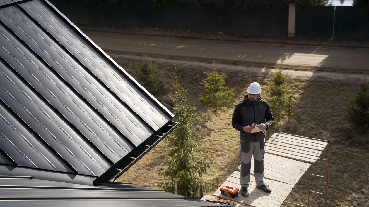 De ce tabla cutată rămâne una dintre cele mai eficiente alegeri pentru acoperișuri rezidențiale