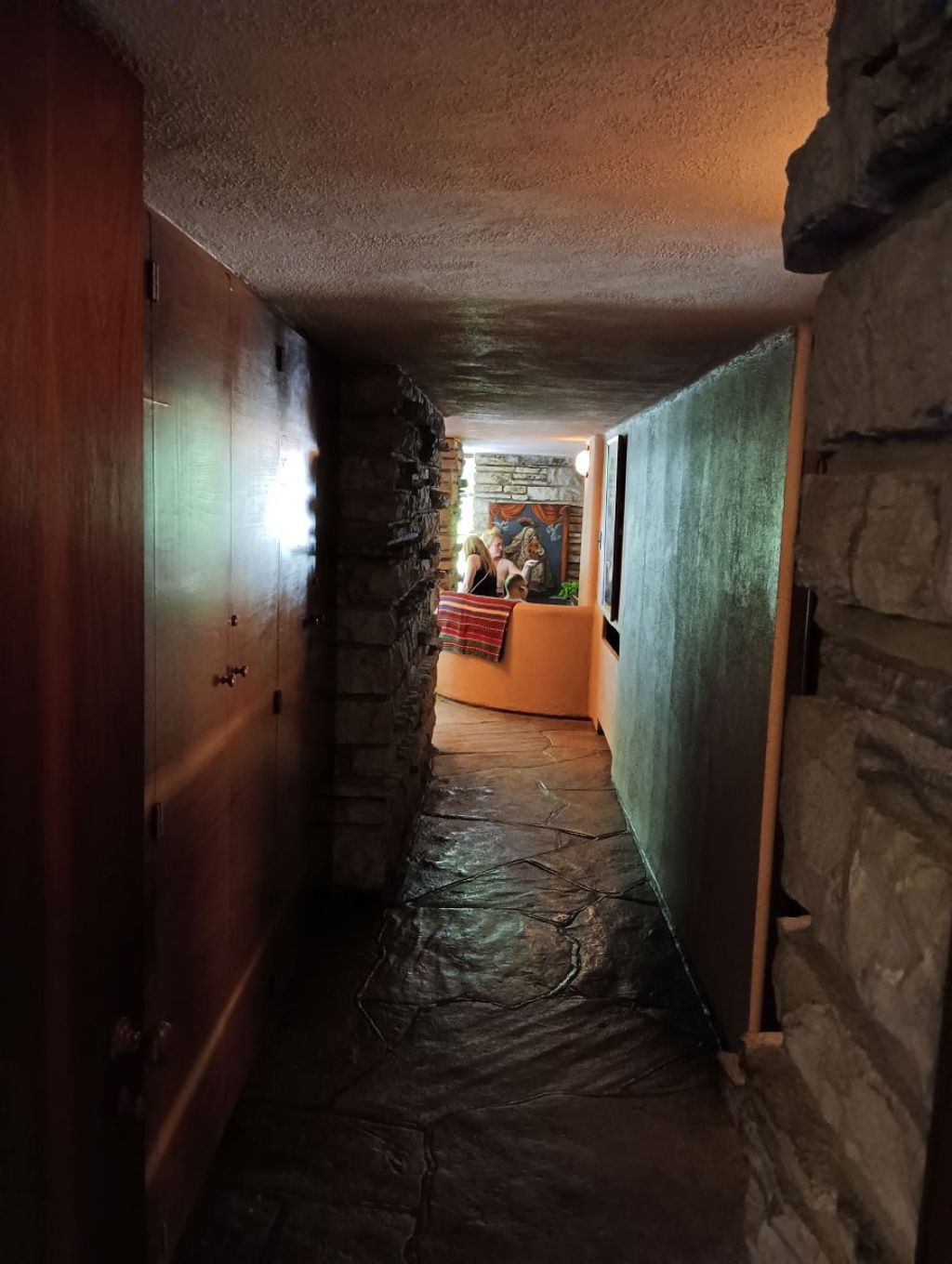 Cum arată Fallingwater, cea mai frumoasă casă din America, construită pe o cascadă - Imagine 21