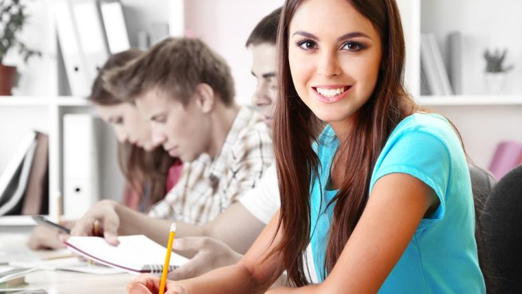 Ministerul le da religie, elevii vor leadership: doua lumi opuse, aceeasi Romanie