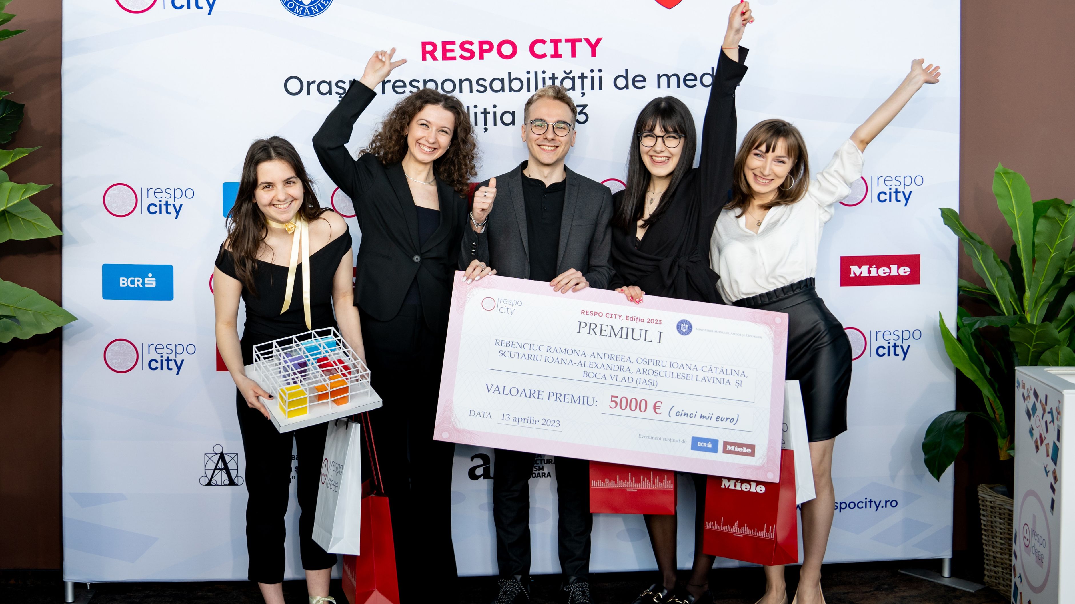 Concursul de design urban sustenabil RESPO CITY 2023 a fost câștigat de 5 studenți din Iași
