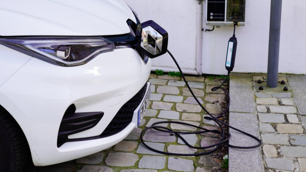 Modelele electrice și hibride vor reprezenta 40% din vânzările Renault în Europa în 2022