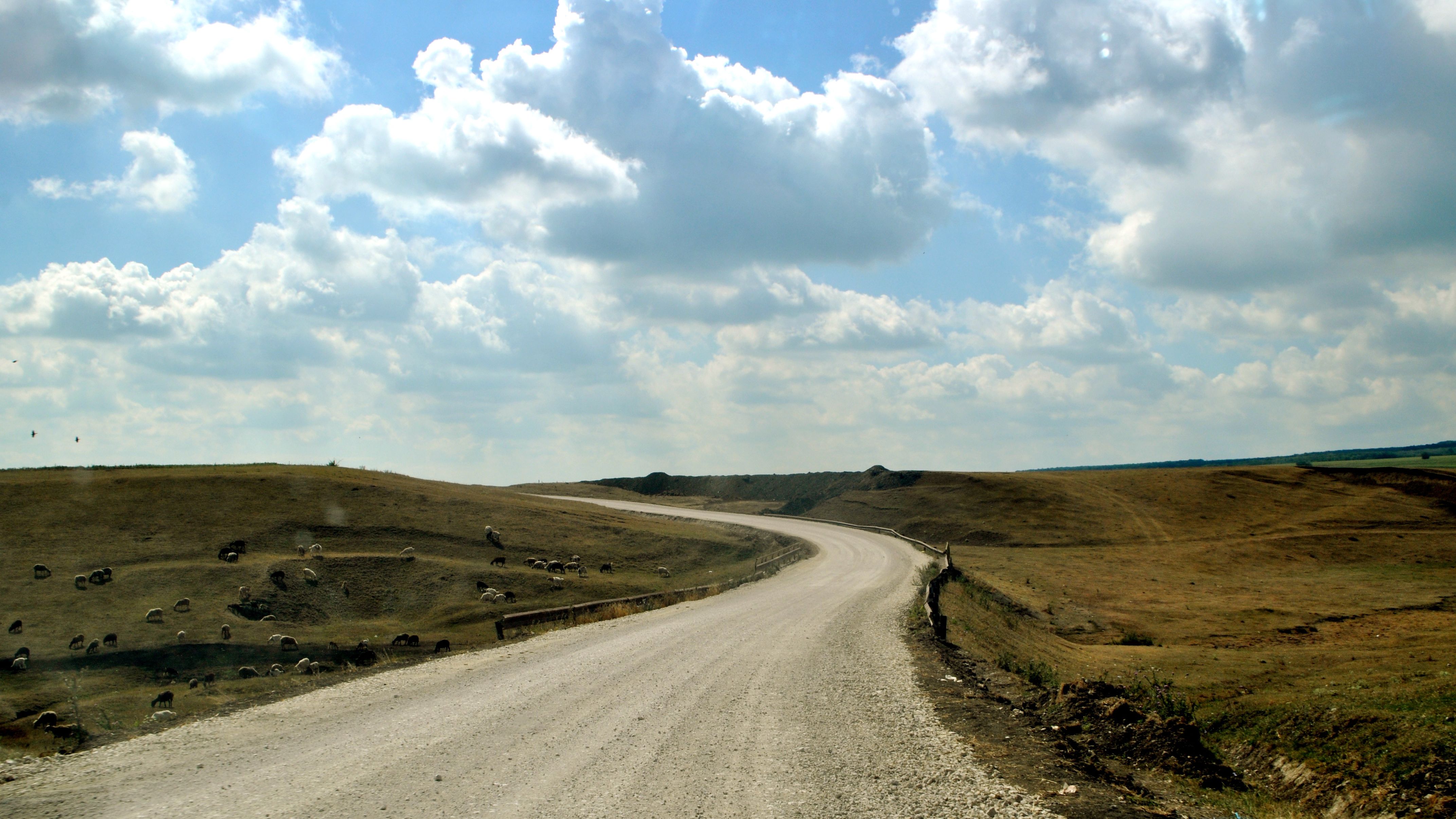 Drumurile din Romania la finalul anului 2018: 33% de pamant si pietruite, in scadere fata de anul anterior