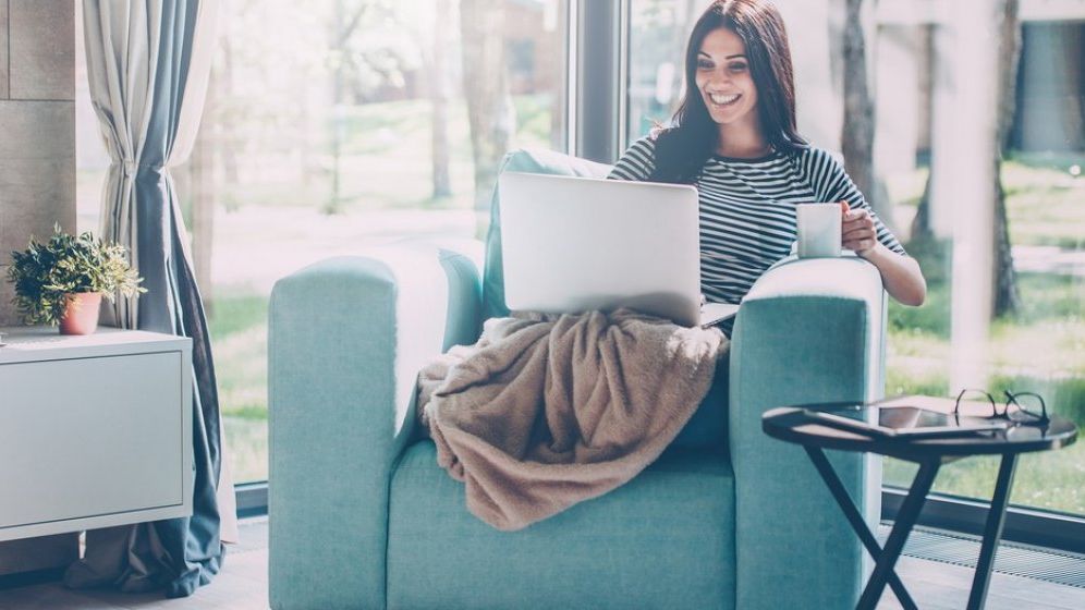 În biroul de acasă: patru sfaturi utile atunci când muncești de acasă