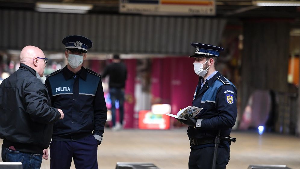 Incident încredibil la metrou: O femeie a fost salvată în ultimul moment după ce sărise în fața trenului