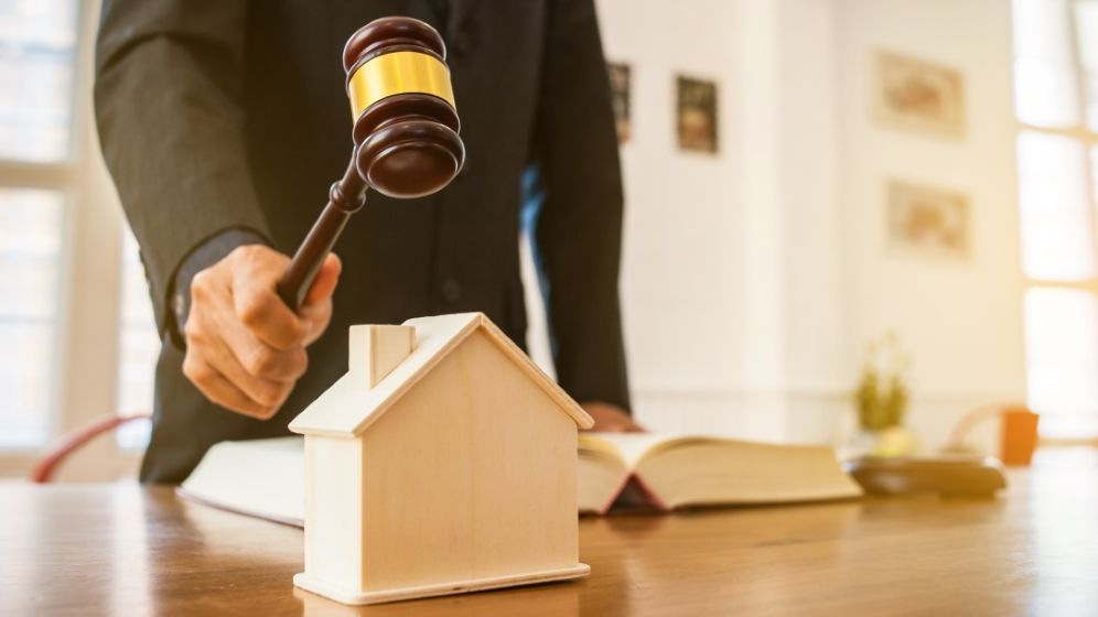 Executari silite: cum sa iti cumperi apartament sau casa de pe site-urile bancilor. Sunt si dezavantaje sau doar avantaje legate de pret la licitatii