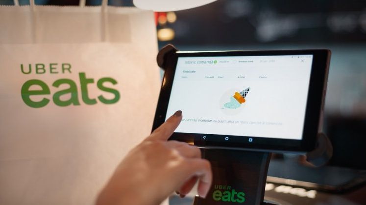 Uber Eats: Cum poti comanda mancare prin aplicatie, unde livreaza si cat dureaza onorarea unei comenzi
