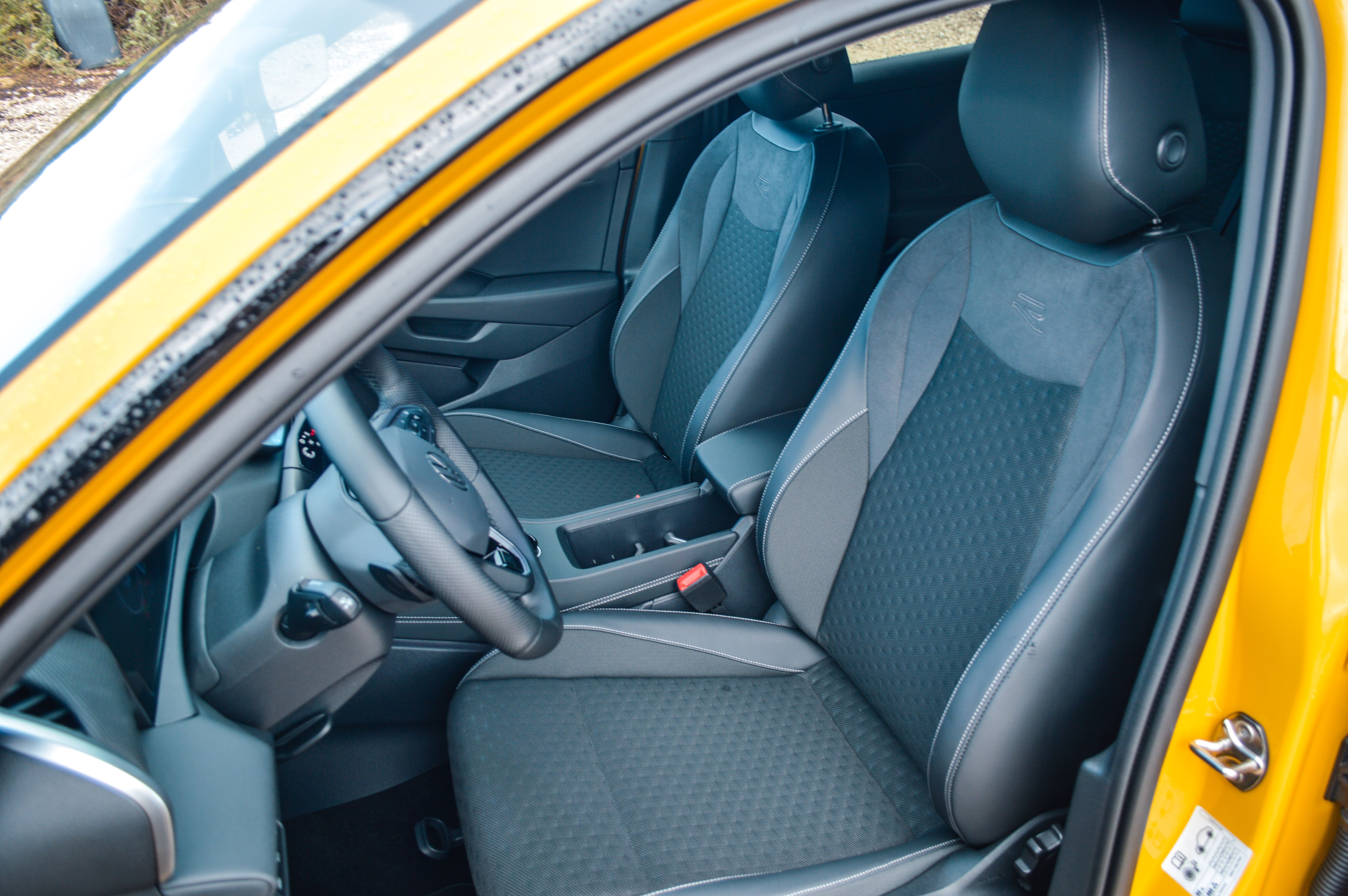FOTO | Prim contact cu noul Volkswagen T-Roc. Cum au reușit germanii să îmbunătățească rețeta bestseller-ului lor - Poza 54