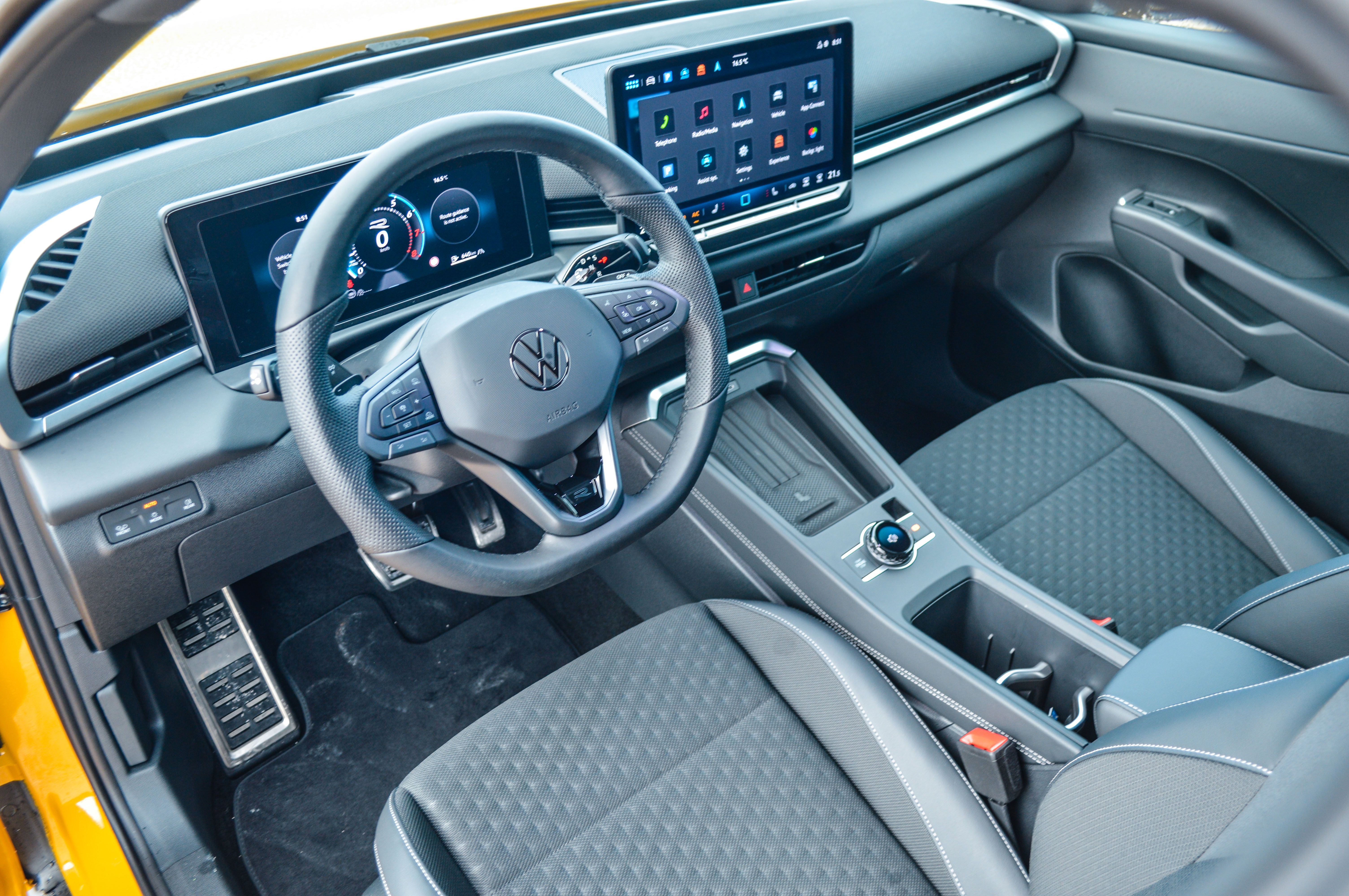 FOTO | Prim contact cu noul Volkswagen T-Roc. Cum au reușit germanii să îmbunătățească rețeta bestseller-ului lor - Poza 51