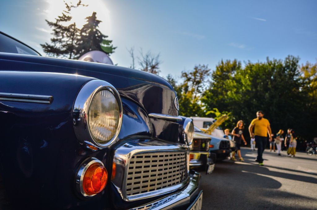 GALERIE FOTO | Mașinile comunismului au făcut baie de mulțime la Operă - Imagine 49