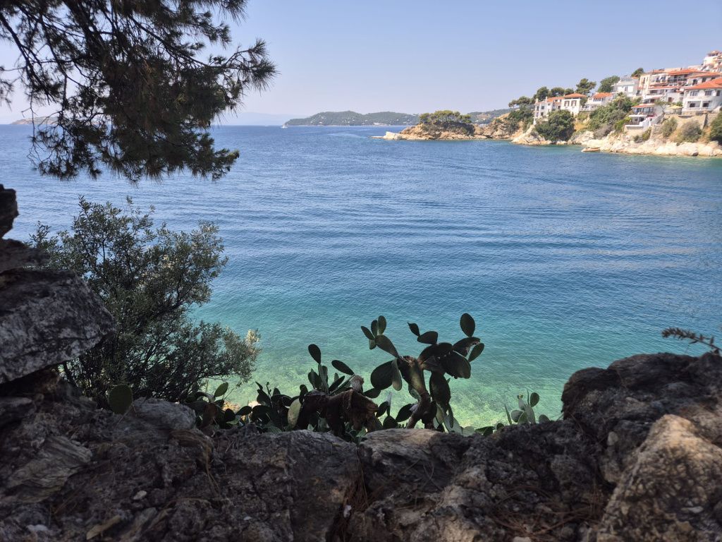 Cât costă o vacanță în Skiathos în 2025: insula cu apă turcoaz, gyros, pisici și muzica Abba - Imagine 5