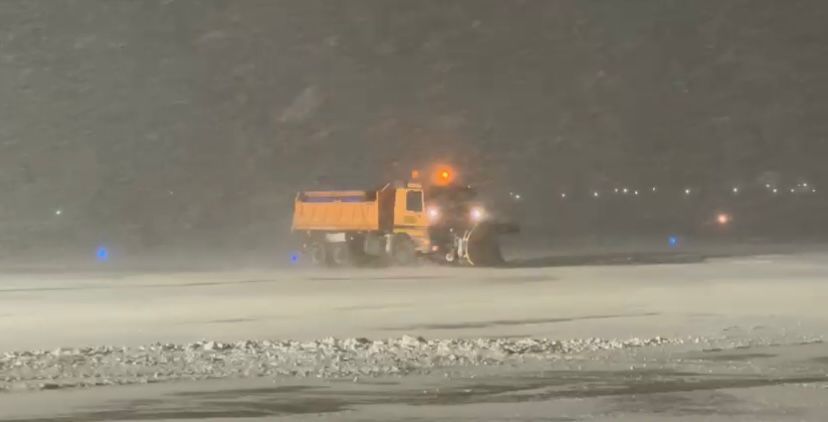 FOTO: Cum se desfășoară traficul pe aeroporturile din București în plină iarnă - Poza 3