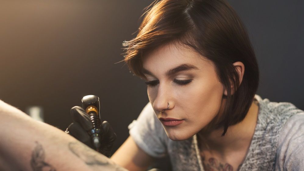 Minorii nu vor mai avea voie să își facă tatuaje