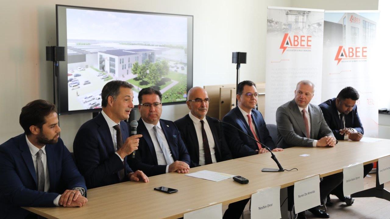Premierul Belgiei laudă mega-investiția de la Galați: „Fabrica de baterii e o soluție excelentă!”