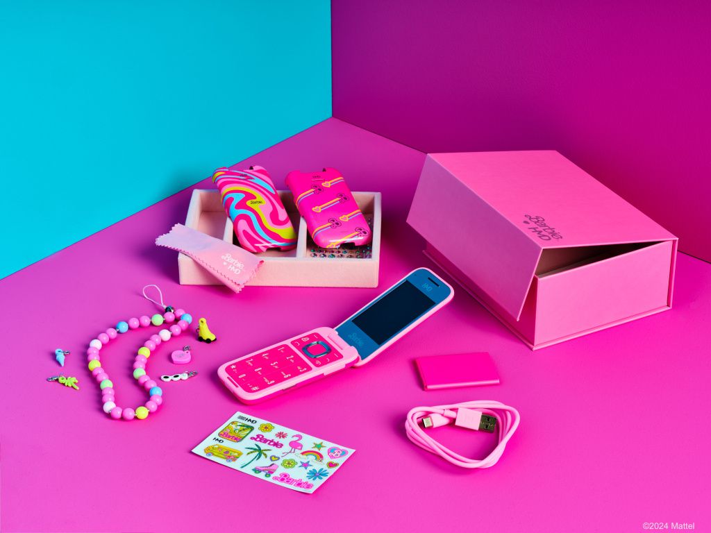 HMD și Mattel au scos pe piață telefonul Barbie, un model retro cu clapetă - Imagine 11