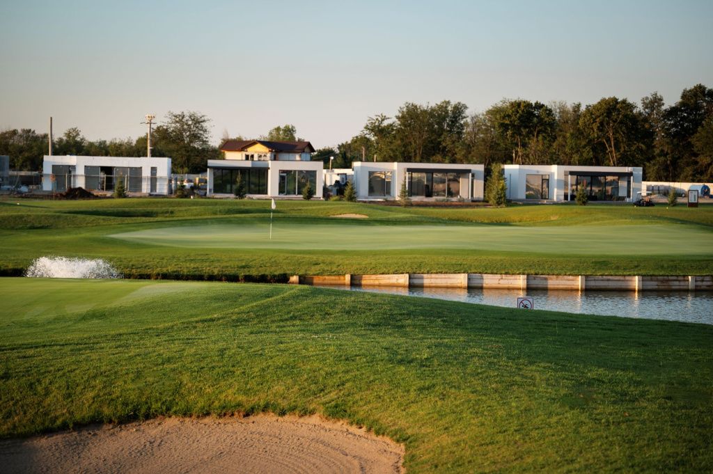 FOTO | Cel mai mare club de golf din Europa de Sud-Est se deschide în România. Vine și cu vile ș - Imagine 22