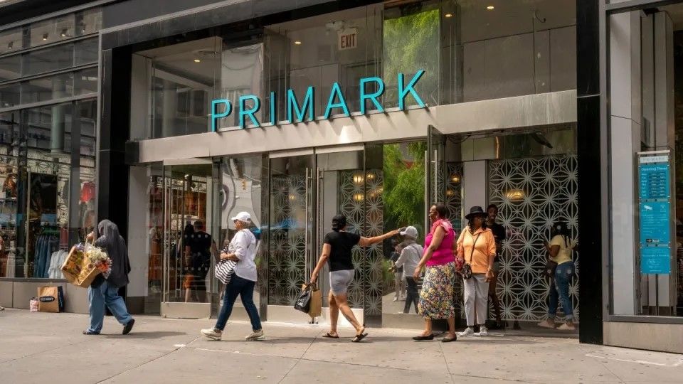 Primark vrea ca toate hainele care le vinde să fie din materiale reciclabile și anunță un parteneriat cu Circular Textiles Foundation