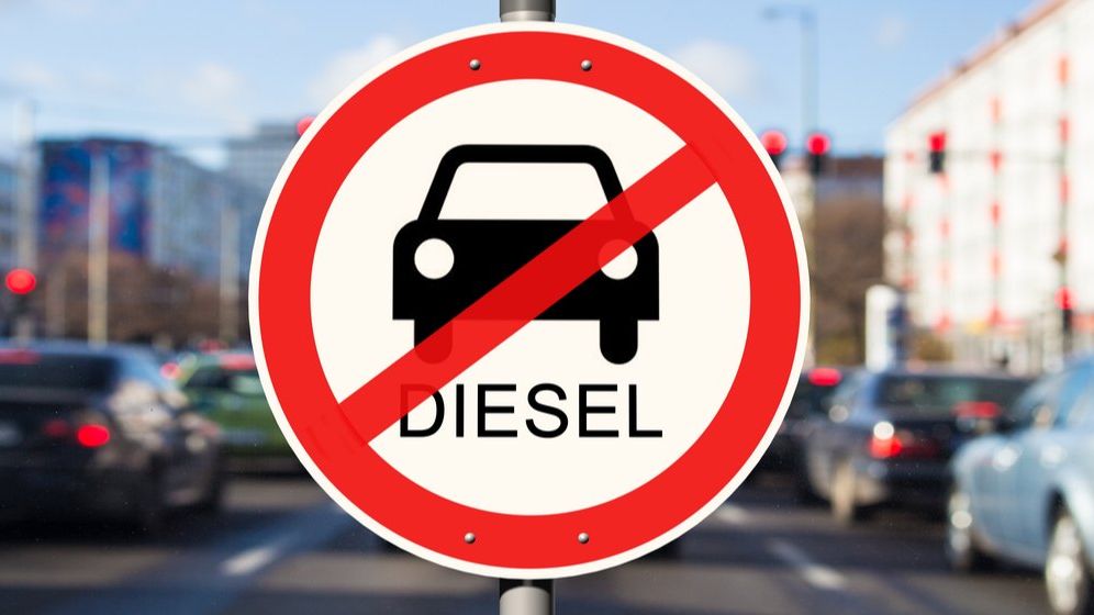 Marea Britanie vrea sa interzica vanzarile de masini diesel, pe benzina si hibride din 2035