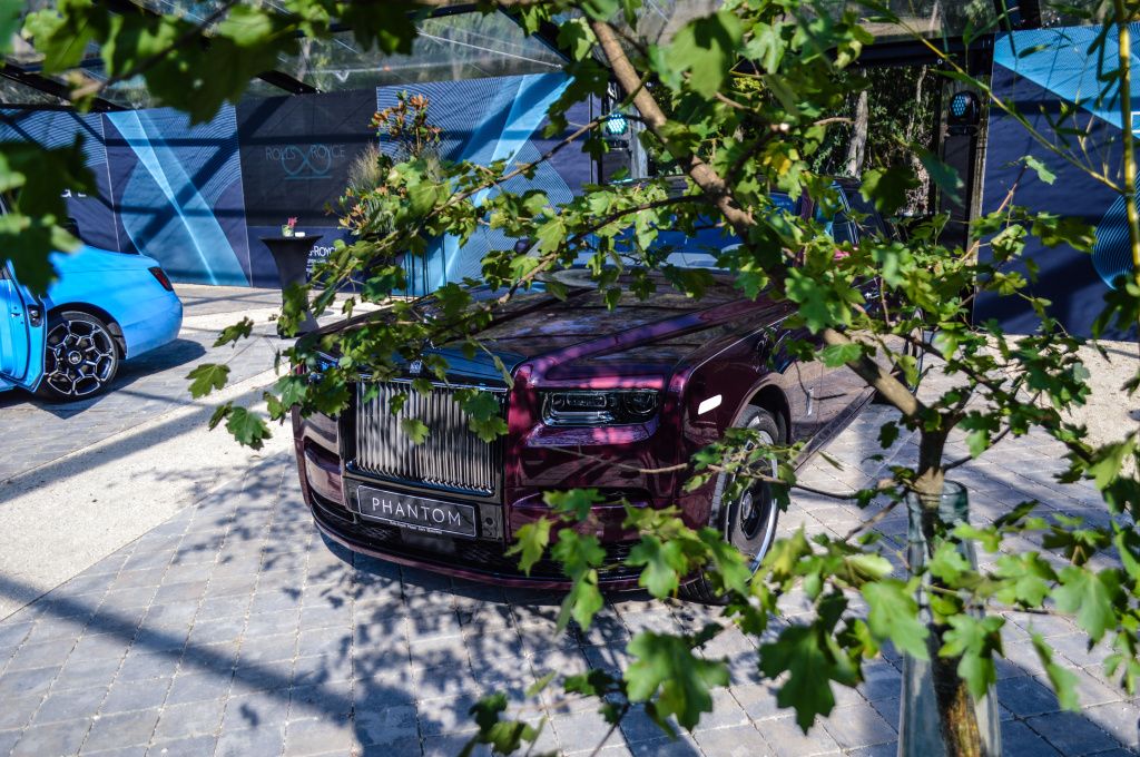 GALERIE FOTO | Rolls-Royce aduce mai multe premiere europene importante la București - Imagine 24