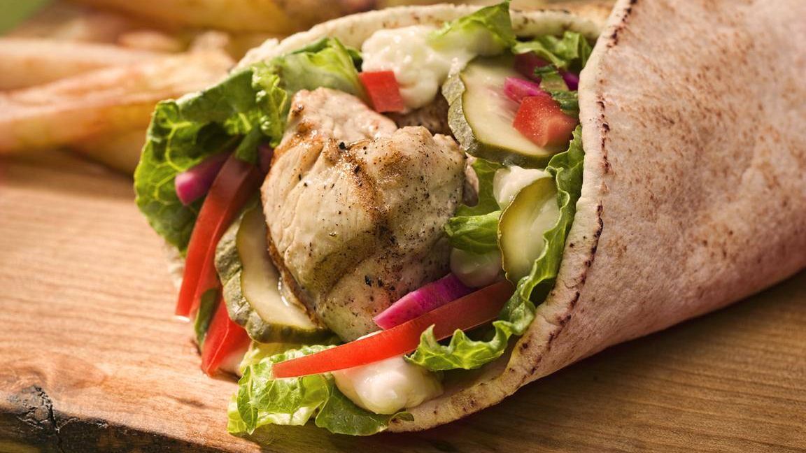 De la covrigar la proprietar de restaurante fast-food: povestea lui Gigel Păuneț, șeful Shaormeriilor Băneasa