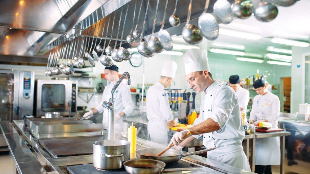 4 măsuri strategice care te ajută să reduci risipa alimentară din restaurantul tău