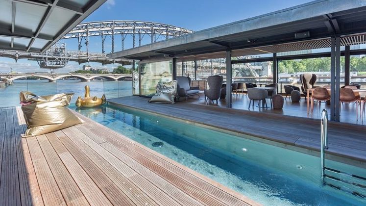 Cum arata primul hotel pe apa din Paris, unde o noapte de cazare costa mai putin decat in Mamaia