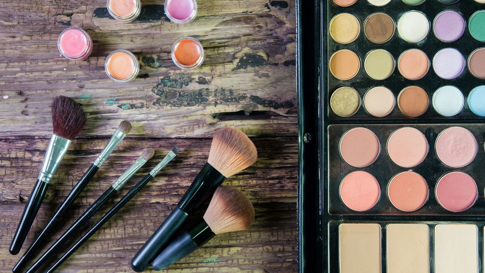 Topul celor mai mari producatori romani de cosmetice. Farmec isi pastreaza pozitia de lider