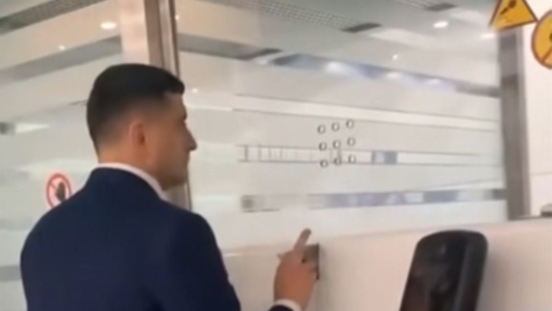 VIDEO George Simion, filmat când sare peste rând la aeroport: N-am timp, mă! Hai, că sunt așteptat!