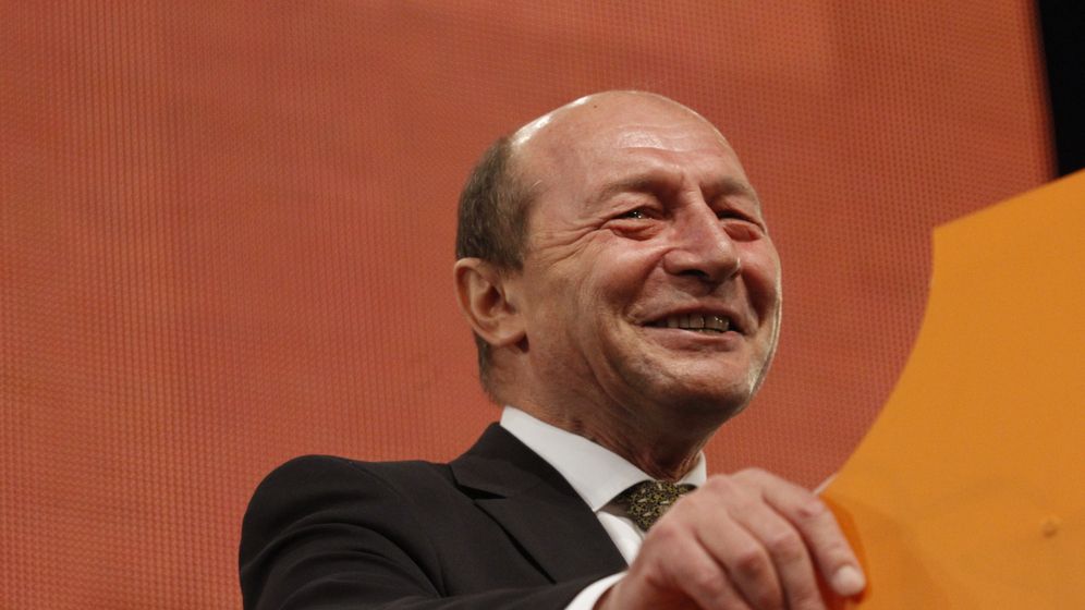 Traian Băsescu, spitalizat în străinătate în urma unui infarct - surse