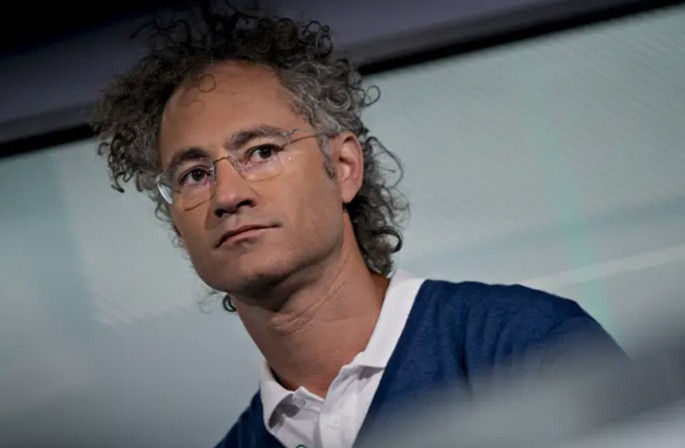 WSJ: Războiul pentru AI se intensifică. Alex Karp acuză laboratoarele de inteligență artificială că profită de companii