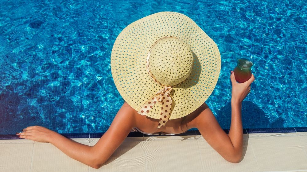 Cum s-au schimbat turistii romani in ultimii 21 de ani: de la borcane cu mancare la pachet, la vacante all inclusive