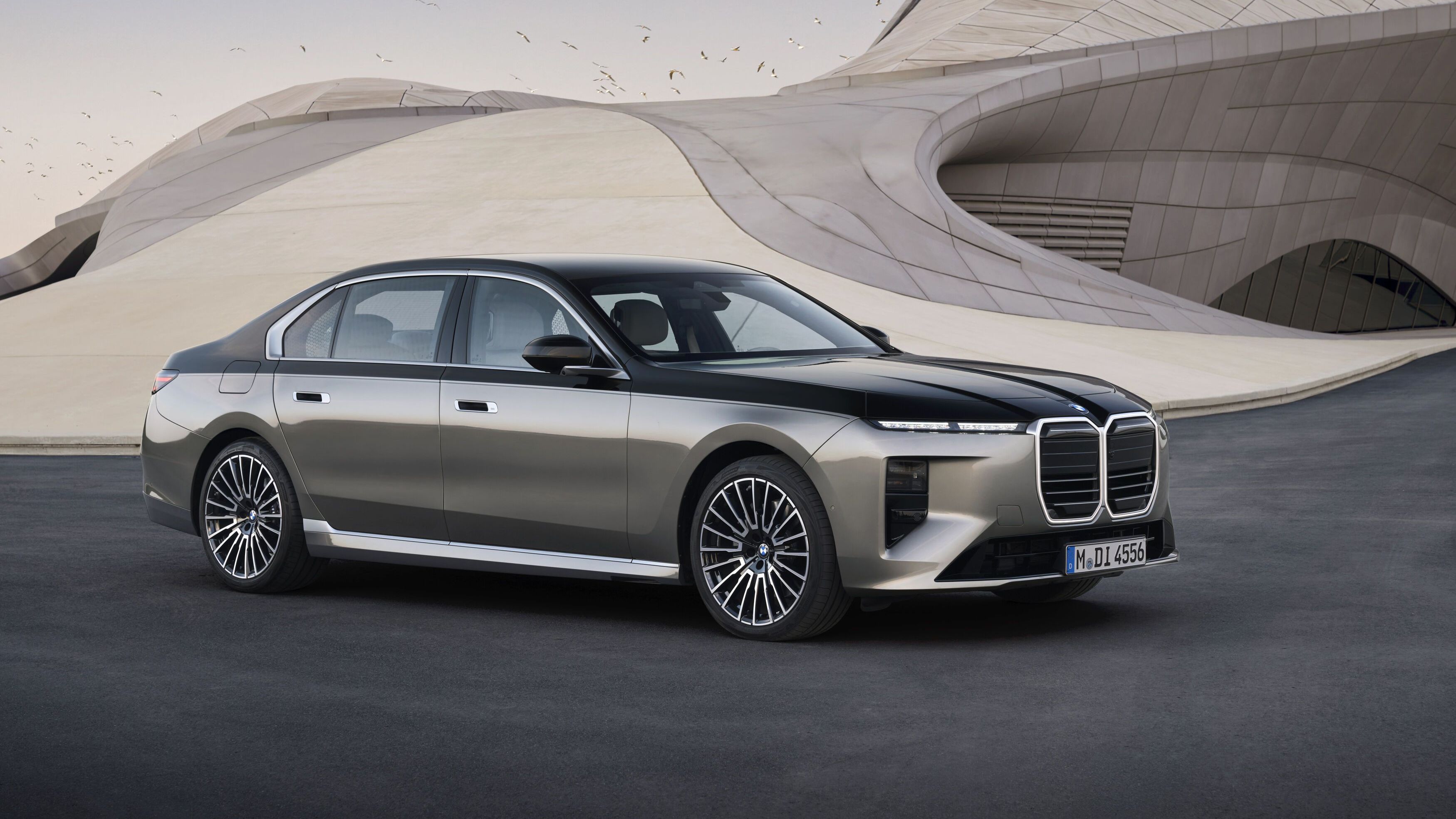 BMW Seria 7 facelift, disponibil la comandă în România. Care sunt prețurile și ce motorizări sunt disponibile