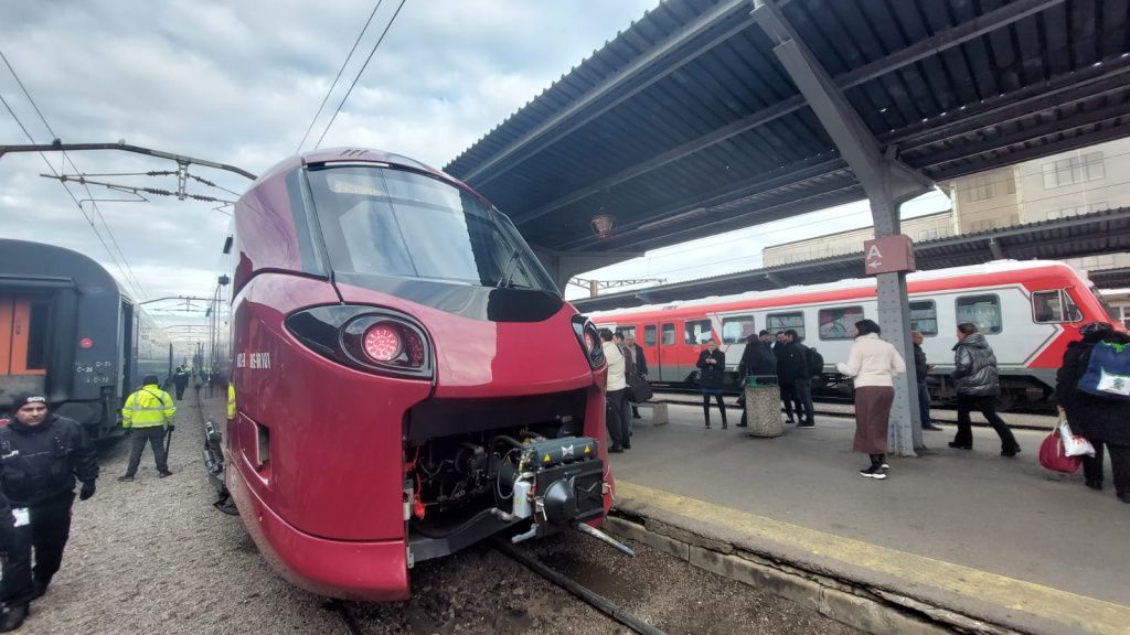 GALERIE FOTO | Primul tren electric cumpărat de România în 40 de ani, gata de prima călătorie - Imagine 2