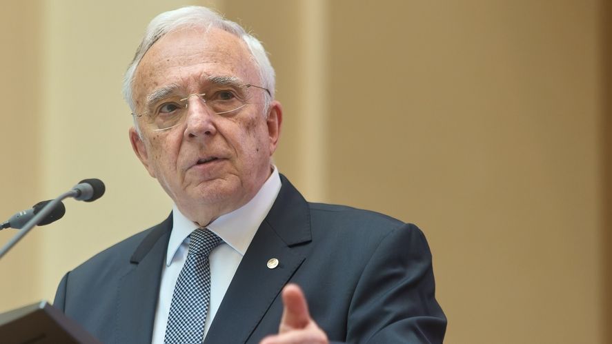 Isărescu, despre eliminarea cash-ului și trecerea la bani digitali: ”Ne termină rușii, ne blochează în trei zile”