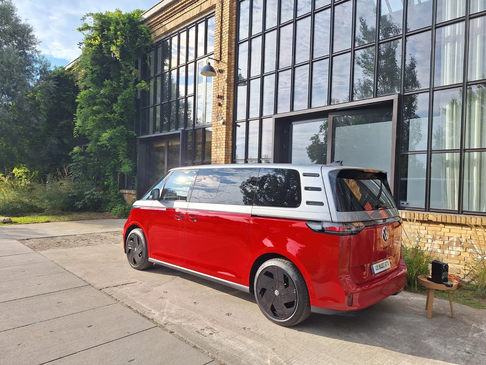 FOTO | Ce noutăți a adus Volkswagen la Salonul IAA Hanovra. De la noi tehnologii la modele îmbunătățite - Poza 7