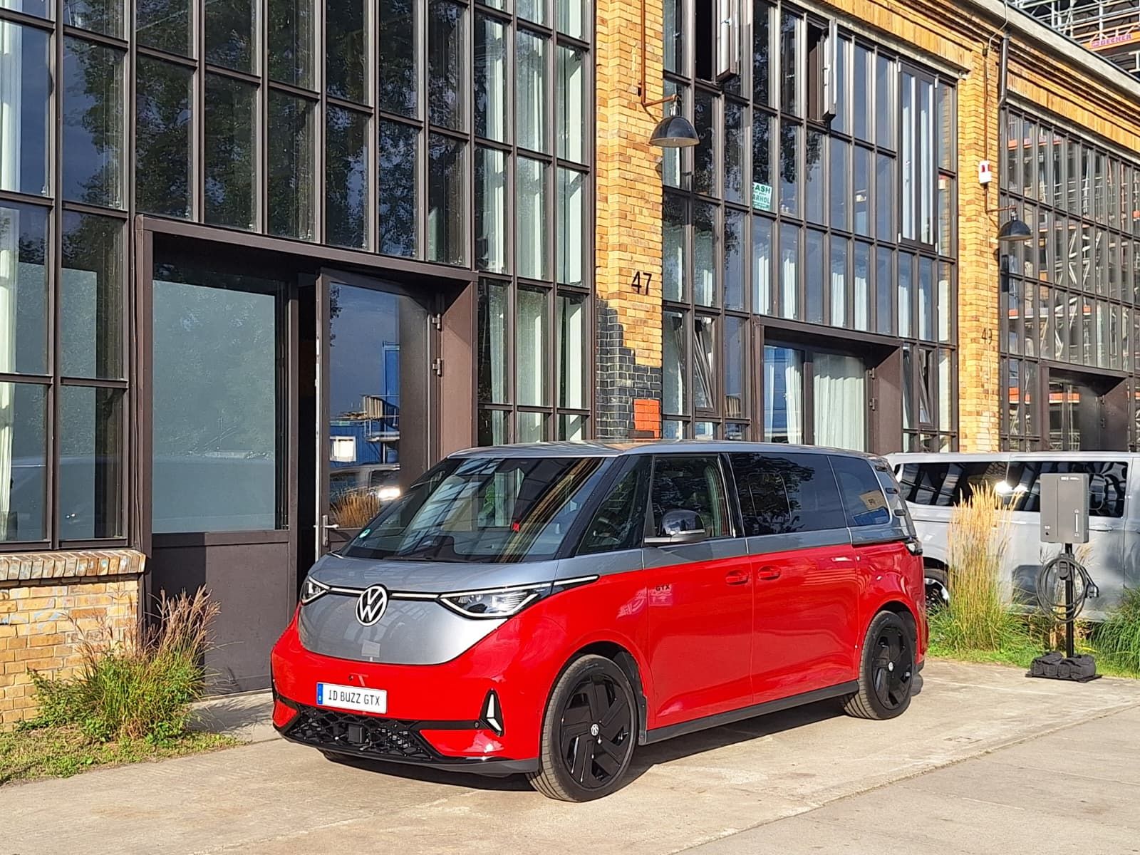 FOTO | Ce noutăți a adus Volkswagen la Salonul IAA Hanovra. De la noi tehnologii la modele îmbunătățite - Poza 15