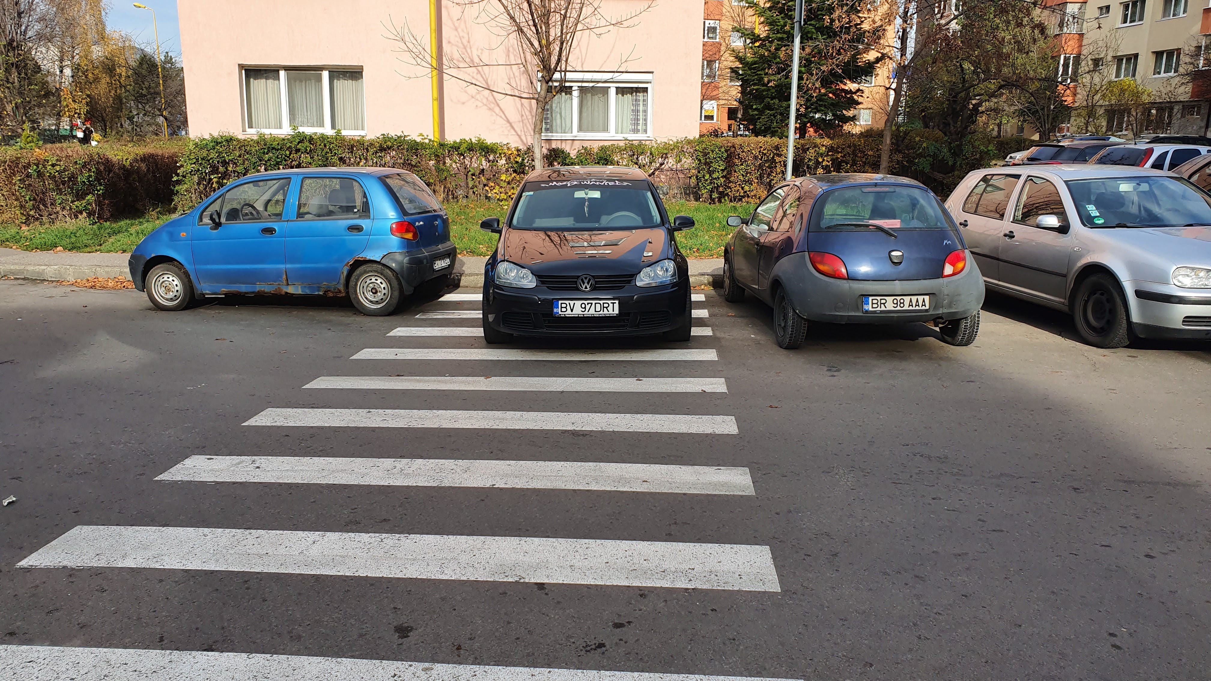 Analiză: Câte locuri de parcare publice sunt pentru cele 8 milioane de mașini înmatriculate în România