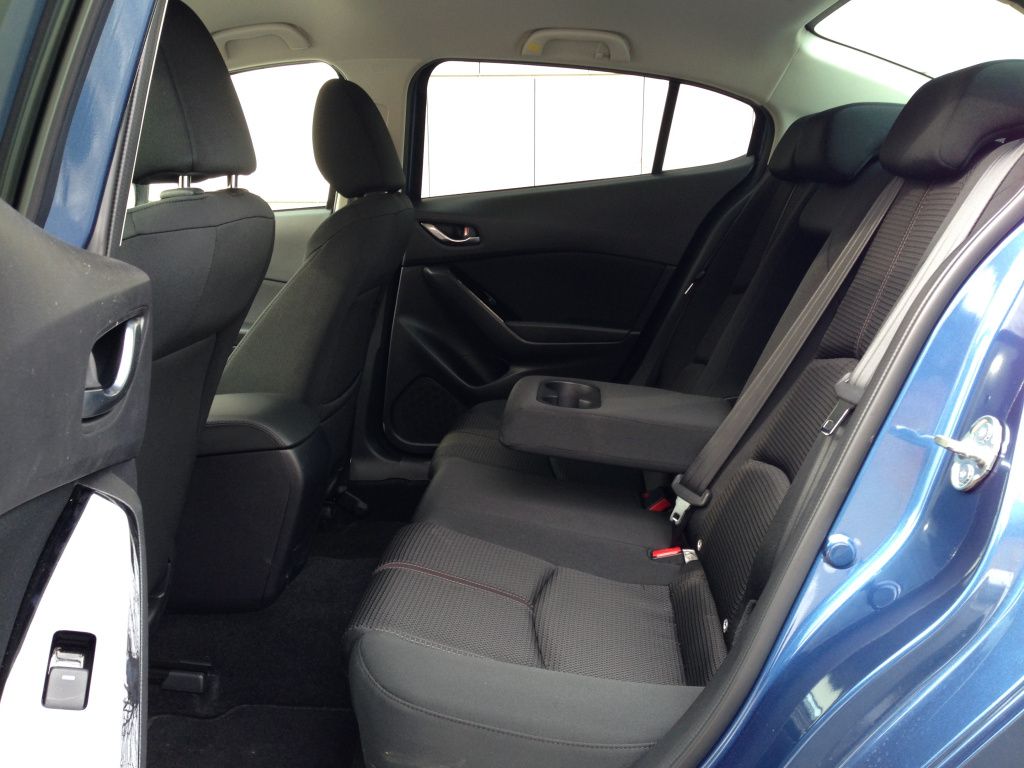 Mazda 3 sedan facelift - Imagine 9