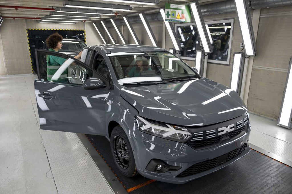 Dacia Logan este populară în România, dar nu reprezintă decât o proporție mică din producția de la Mioveni.