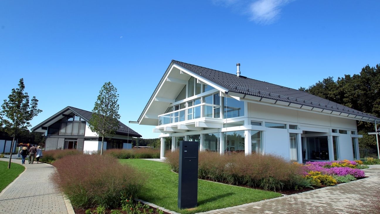 Nemtii de la Huf Haus deschid primele doua case de prezentare din Romania, in cadrul proiectului rezidential Dumbrava Vlasiei