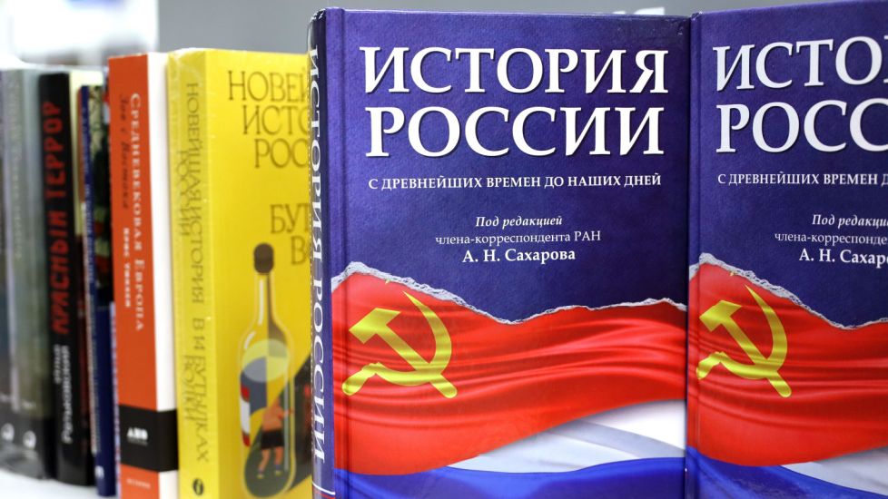 "Obiectivul Occidentului, dezmembrarea Rusiei". Kremlinul rescrie istoria cum vrea în noile manuale pentru liceu