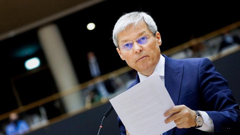 Cioloș îi cere demisia lui Nicolae Ciucă, dacă acuzațiile de plagiat se adeveresc