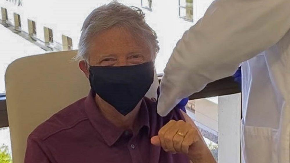 Bill Gates s-a vaccinat anti-COVID-19