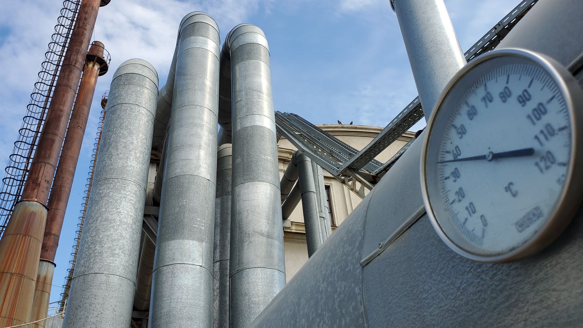 După ce a ieșit din insolvență, Elcen ar putea băga Termoenergetica în faliment. Cum plătim toți pentru acest lanț al datoriilor