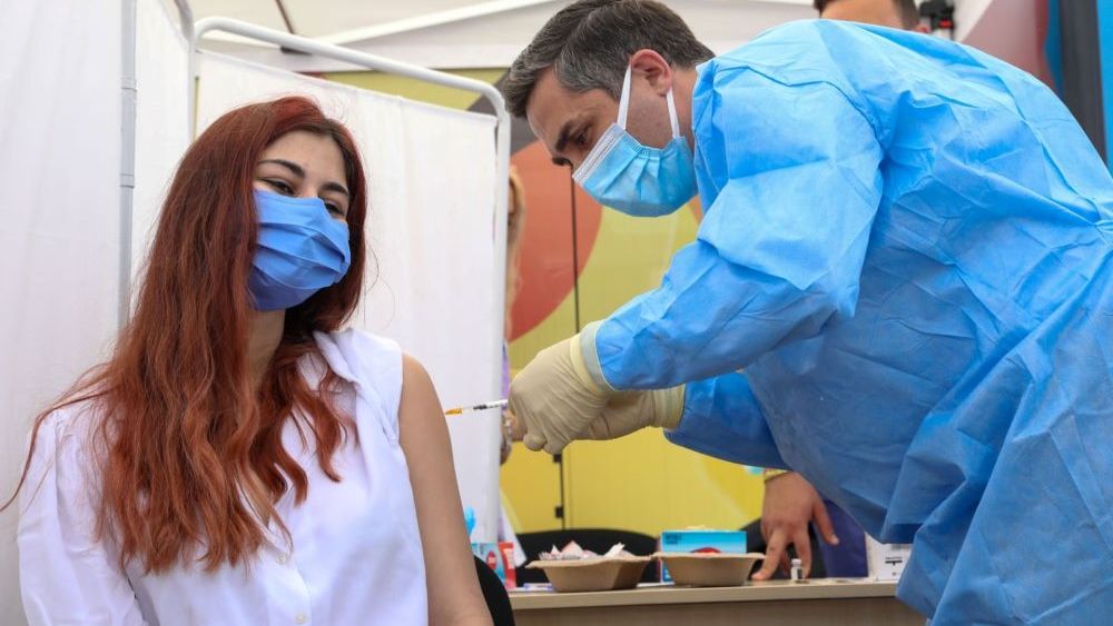 Campania de vaccinare scârțâie: program redus la centrele fixe și mai puține doze cumpărate