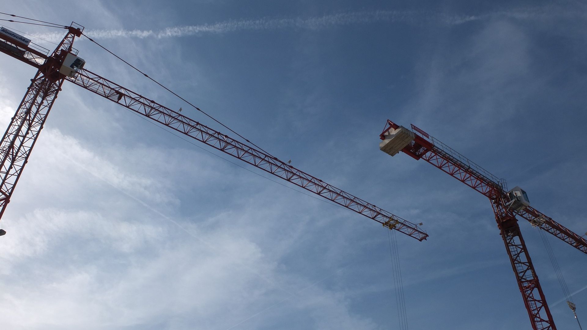 Discrepanta din costructii: Peste 240 de companii au afaceri de peste 10 mil. euro, in timp ce peste 20.000 stau pe tusa