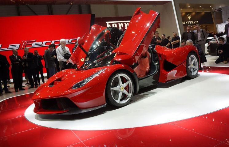 Al cui este singurul Ferrari LaFerrari inmatriculat in Romania?