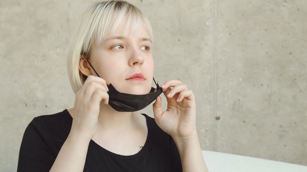 Americanii care s-au vaccinat nu scapă de mască, dacă se întâlnesc în grupuri mari