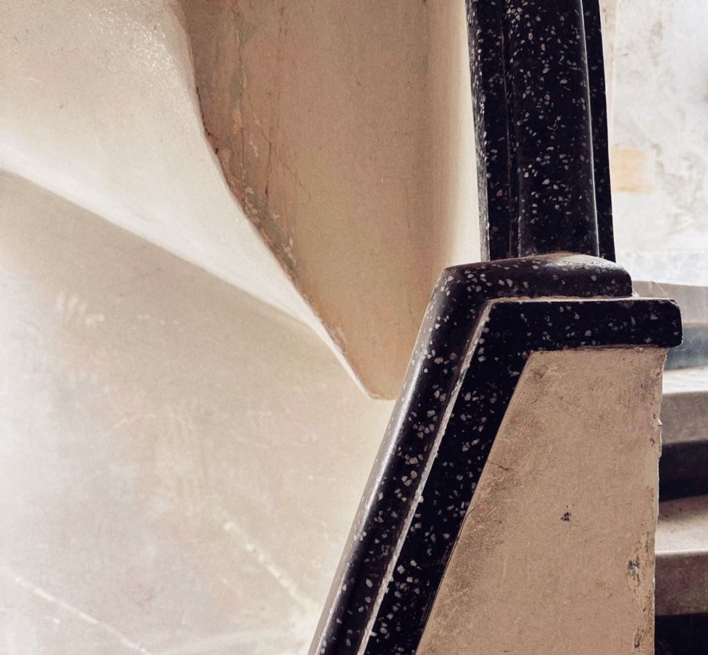 GALERIE FOTO | O vilă interbelică din centrul Capitalei, scoasă la vânzare pentru 1,5 milioane d - Imagine 2