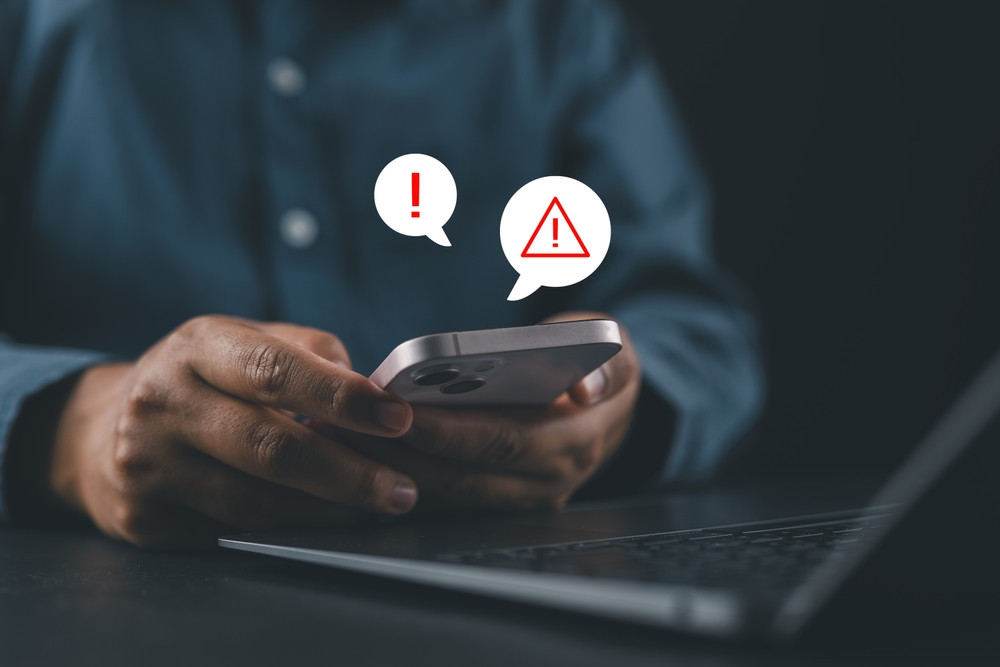 Avertisment DNSC: Atenție la SMS-urile cu presupuse taxe de parcare neachitate