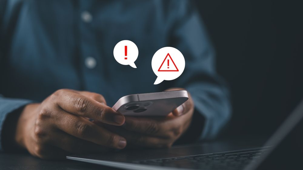 Avertisment DNSC: Atenție la SMS-urile cu presupuse taxe de parcare neachitate